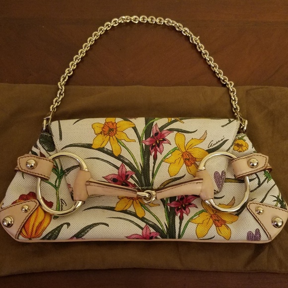 gucci flower clutch